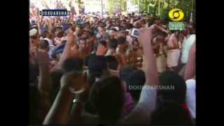 preview picture of video 'Thrissur Pooram_ilanjithara Melam 2012 part 1'