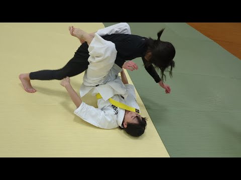 女子意地の柔術スパーリング