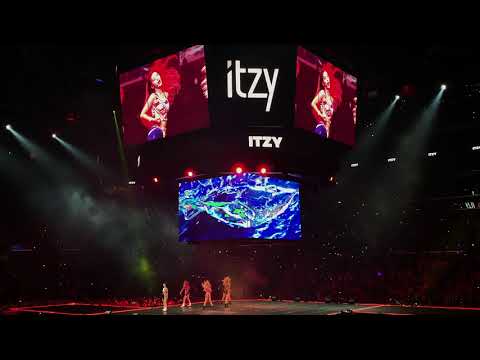 ISSA BOP! | 190818 - ITZY (있지) "IT'z SUMMER" | #KCON19LA