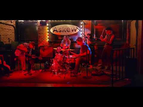 Left Lane Cruiser - John Lee Hooker medley with audience sourced percussion reinforcements. 3-3-24