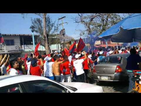"Caravana de Porra Tiburones Rojos De Veracruz 03" Barra: Guardia Roja &bull; Club: Tiburones Rojos de Veracruz