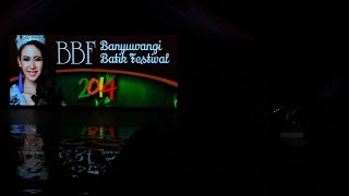 preview picture of video 'Fashion Show on Pedestarian - Batik Banyuwangi Festival 2014'