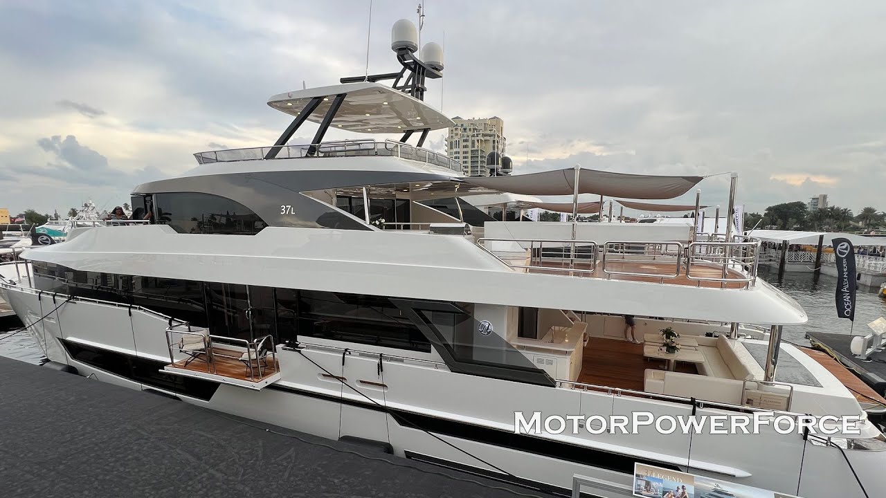 Touring Luxury Yacht 2022 Ocean Alexander 37L