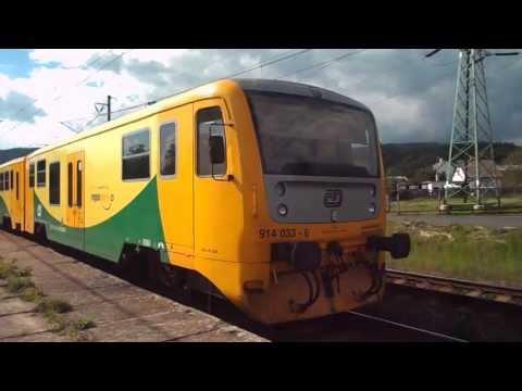 Příjezd vlaku Os 17611 (ČD 814.033) - Málkov, 28. 5. 2013