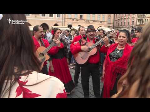 Romany Musicians Serenade Prague At Khamoro Festival