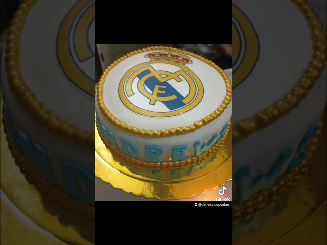 Vídeo relacionado con Kembilove Cojín Personalizado HALA Madrid con Caricatura | Almohada con Foto Nombre y Dorsal | Regalo Original para Aficionados del Real Madrid | Detalle Futbolero Decorativo (Rayo Vallecano)