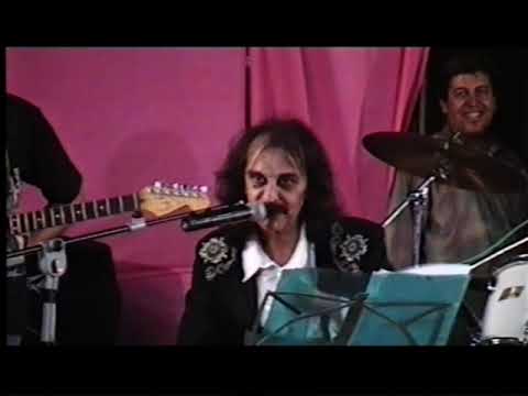 شوخی آقای کوروش یغمایی با تماشاچیان