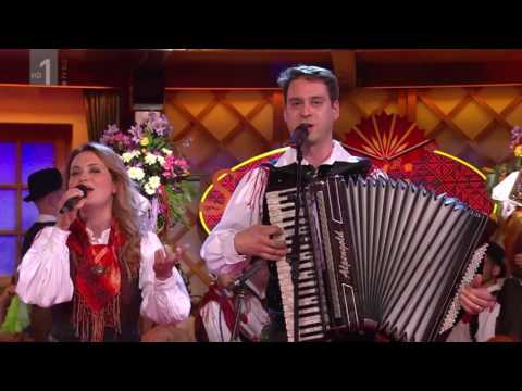 Okrogli muzikanti in Sandra Križan- Žalostna deklica