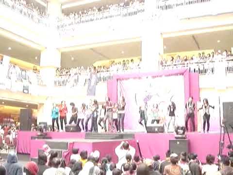 Farah, Hazama & Akma leading Ku Gembira Disampingmu