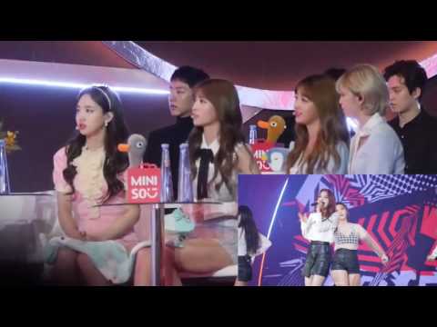 【fancam SOLAR】170113 TWICE reaction to MAMAMOO (마마무) @ 31st Golden Disk Awards