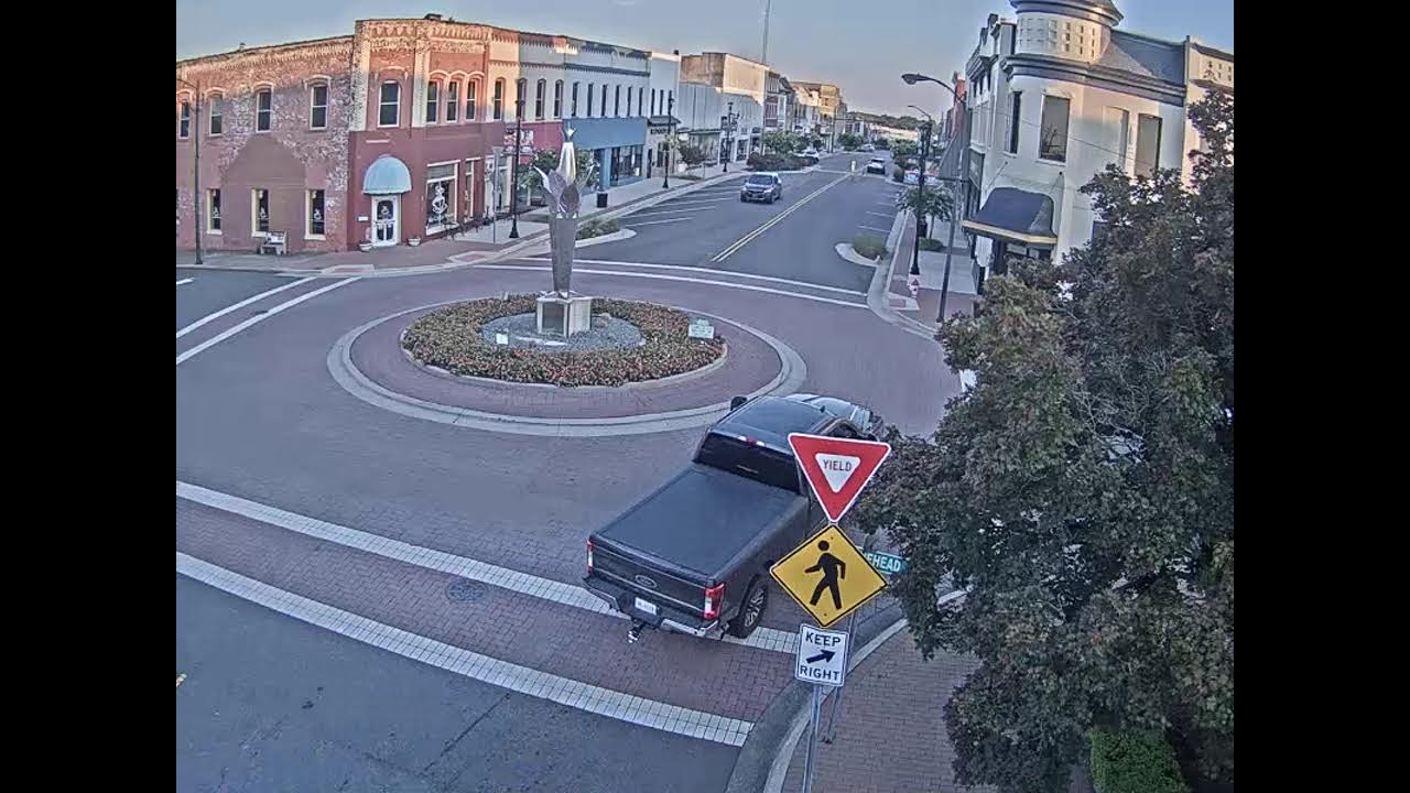 Live webcam view of Reidsville Downtown Roundabout