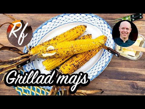 Grillad majskolv är nästan ett måste på varje grill och barbecue. Billigt, lättlagat och gott. Du kan grilla färsk majs med eller utan blast; eller förkokt majskolv.>