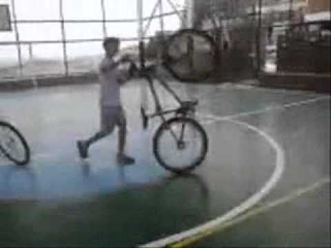 duelo de bike so muleke bom da caixa d, agua