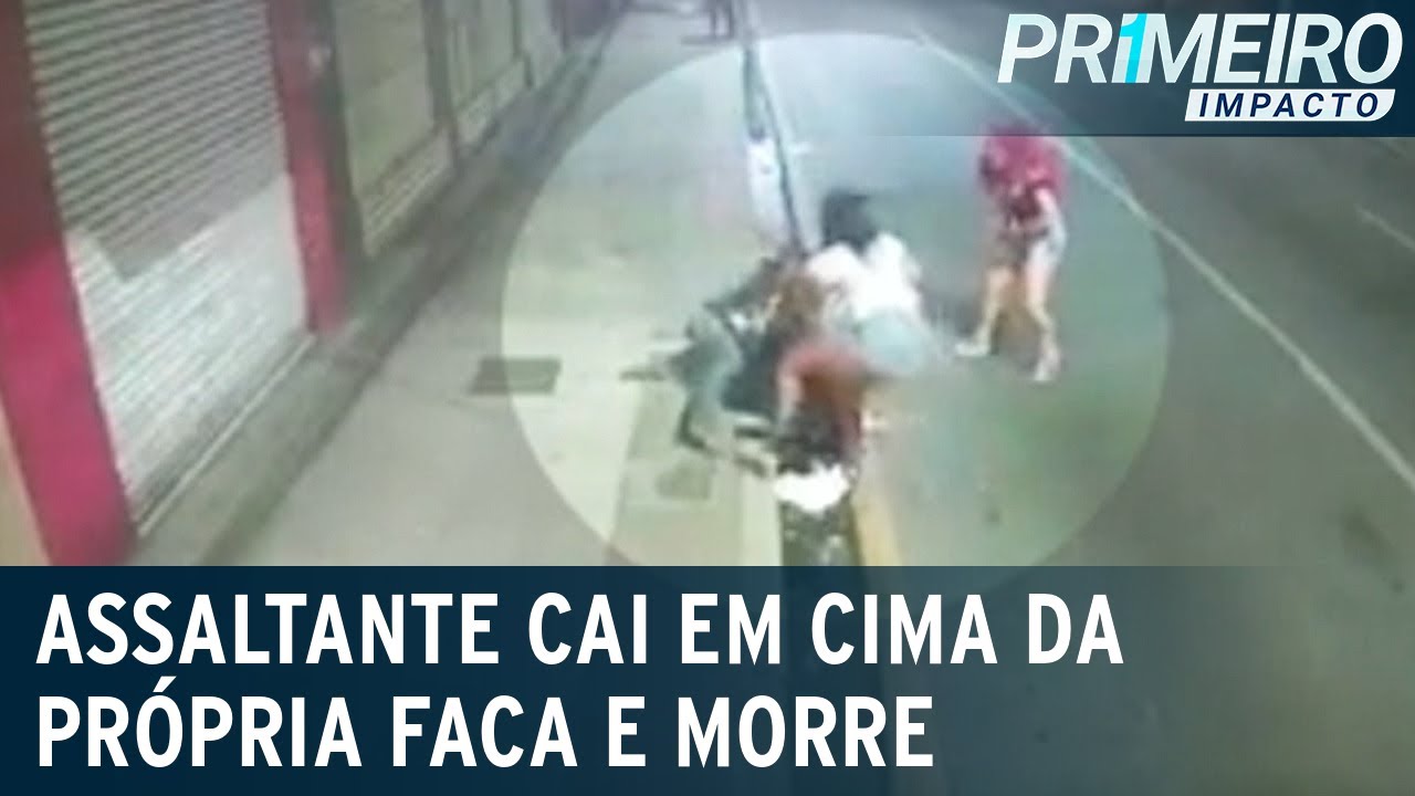 Ladrão ataca homem, cai em cima de faca e morre | Primeiro Impacto (22/02/22)