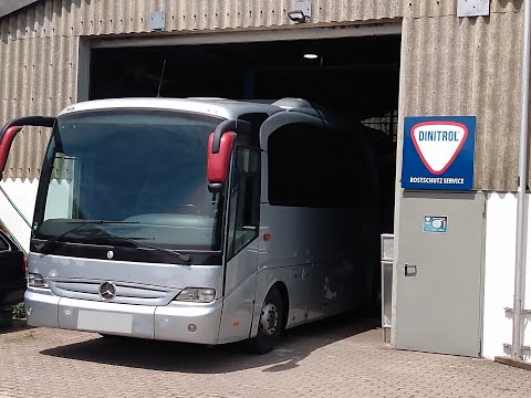 Mercedes-Benz Tourino Bus Rostbehandlung mit DINITROL 4942 Metallic, Teil 2
