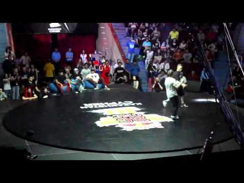 Red Bull Bc one Cypher 2013 Shadr vs Killa Kolya