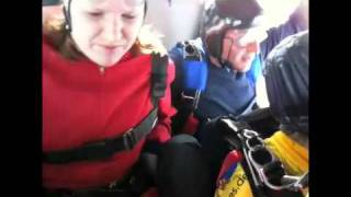 preview picture of video 'crazy Tommys' erster Fallschirmsprung 3500m - Bruchsal Sky Dive'