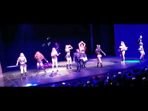 "Es Show" con el 'Cacheteo' No tengo los derechos de la música.