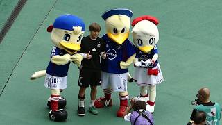 2026.05.02 J1 第14節 横浜F・マリノス vs 水戸ホーリーホック - 試合終了後にサポに挨拶に来てくれた遠野大弥 選手