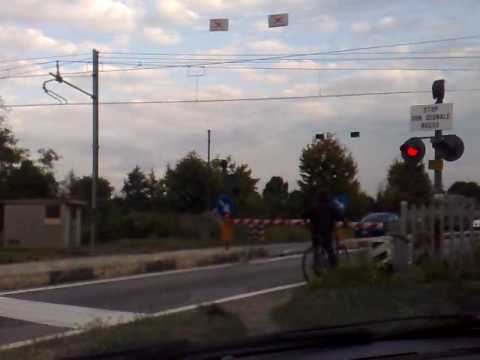 Taf al passaggio a livello Vinovo, via Stupinigi, Ippodromo di trotto - linea Torino Pinerolo