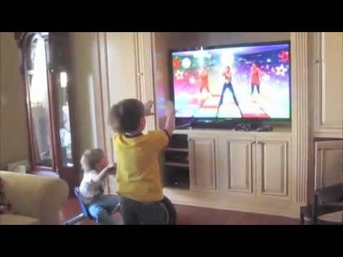 El hijo de Britney bailando y moviendo las caderas