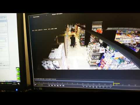 Caduta spettacolare al supermercato