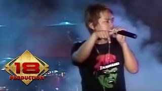 Download lagu Vagetoz - Saat Kau Pergi  (Live Konser Ponorogo 18 Desember 2007) mp3