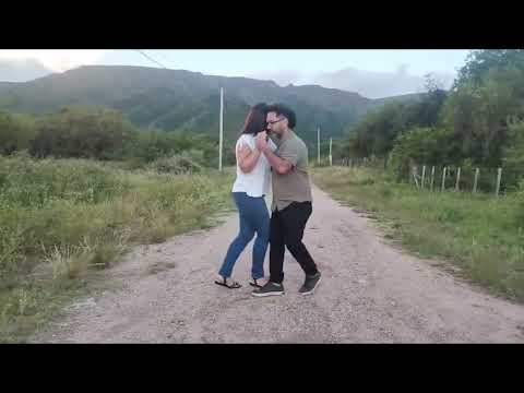 Kizomba bailando en San Luis-Cortaderas