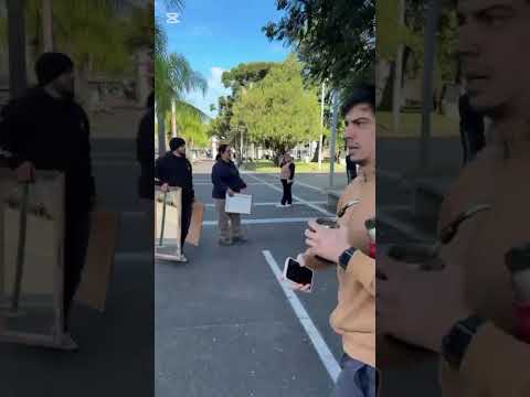 caricaturas en madera de eucalipto , Rivera. Plaza Artigas @BolichoResenhacomAristide