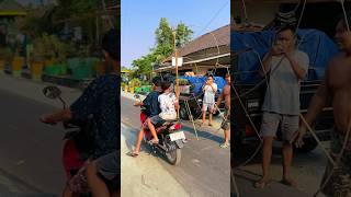 Download lagu Little boy buys jumbo kite mp3