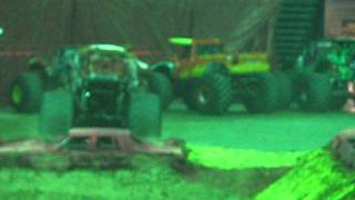 MONSTER JAM 2013 NASHVILLE GRINDER,GRAVE DIGGER,IRON MAN,WAR WIZARD,ZOMBIE,BLUE THUNDER,PROWLER