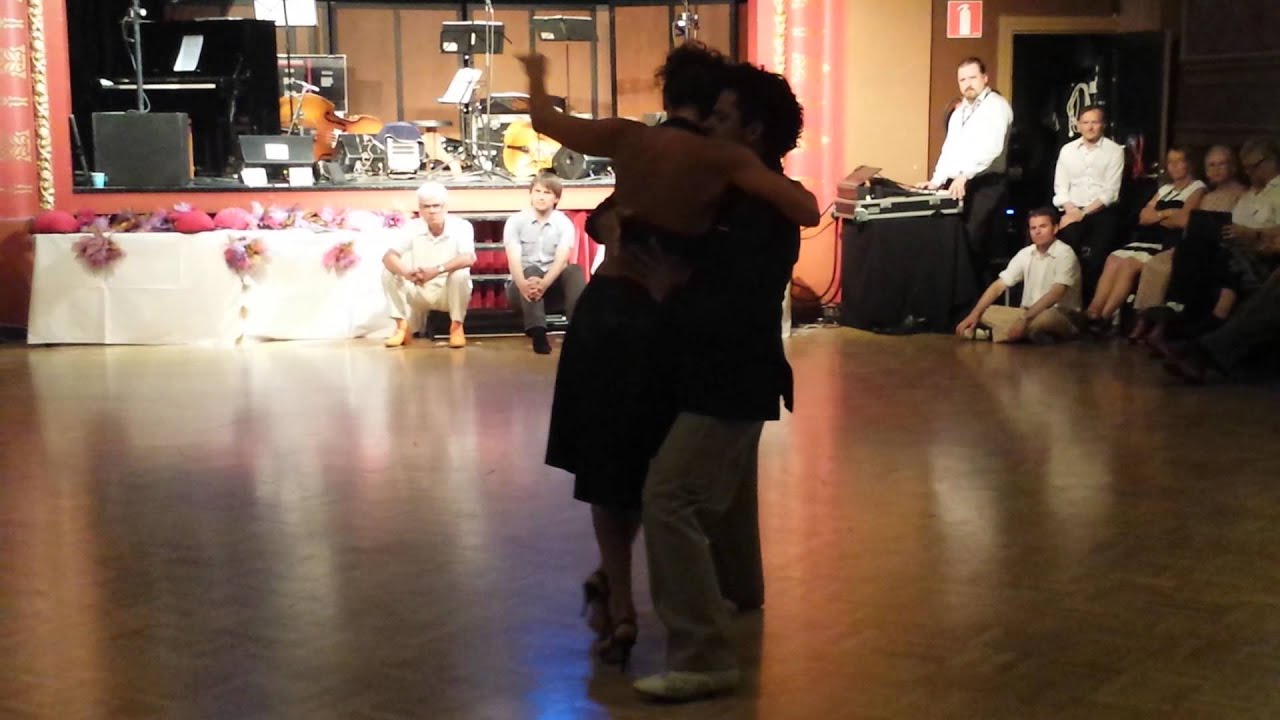 Rodrigo Fonti and Solange Chapperon - Dancing 2/3 nuevo, argentine Tango (2014-07-26 Tampere, FI)