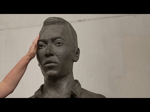 Video Thumbnail: Giant Pele statue installed outside stadium ahead of 2026 World Cup