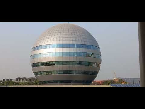 America International University/The university is very beautiful.