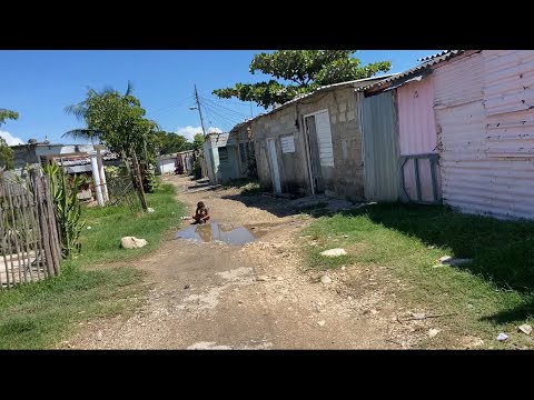 Calles de Cuba hoy barrios apartados, rancherías de la línea Barrio Punta Brava en Caibarién.
