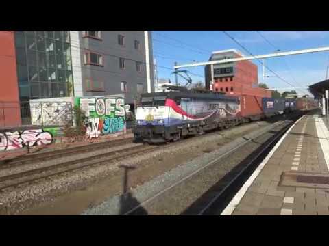 Loc ES 64 F4 -213 met containertrein Langs Utrecht Overvecht!