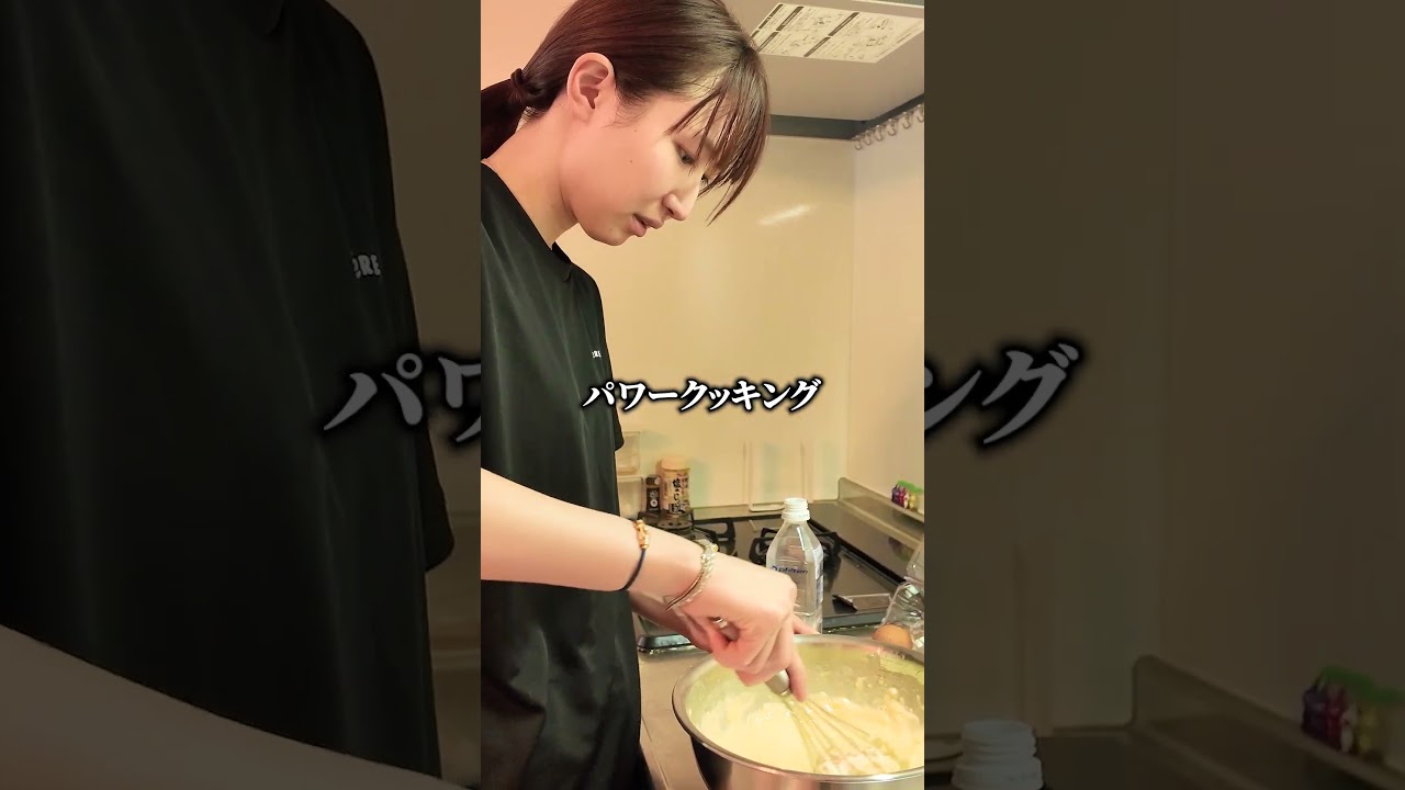 腕ごつっ…💪😂｜Wait, my arm muscles though! #shorts