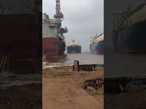 LNG Hyundai Technopia Vessel has been beached at V-2 Yard Alang, India