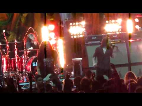 Slash - By The Sword (Ft Andrew Stockdale) and Paradise City Brisbane 2012