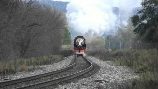 preview picture of video 'SP 4449 WB at Minnesota City on 10 11 2009'