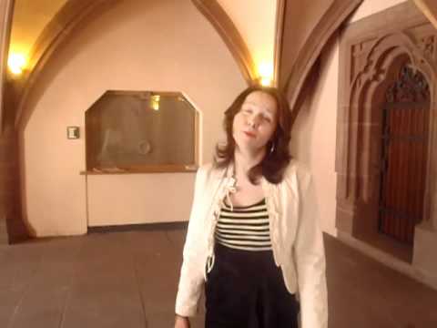 Ania śpiewa jak Anioł . Ania sings like an Angel.