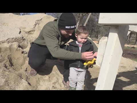 Northern California residents prepare for upcoming flooding with sandbags