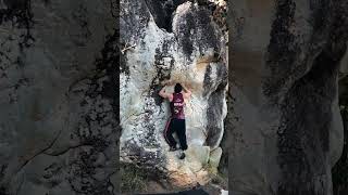 Video thumbnail of Mãos ao alto, V2. Cocalzinho de Goiás