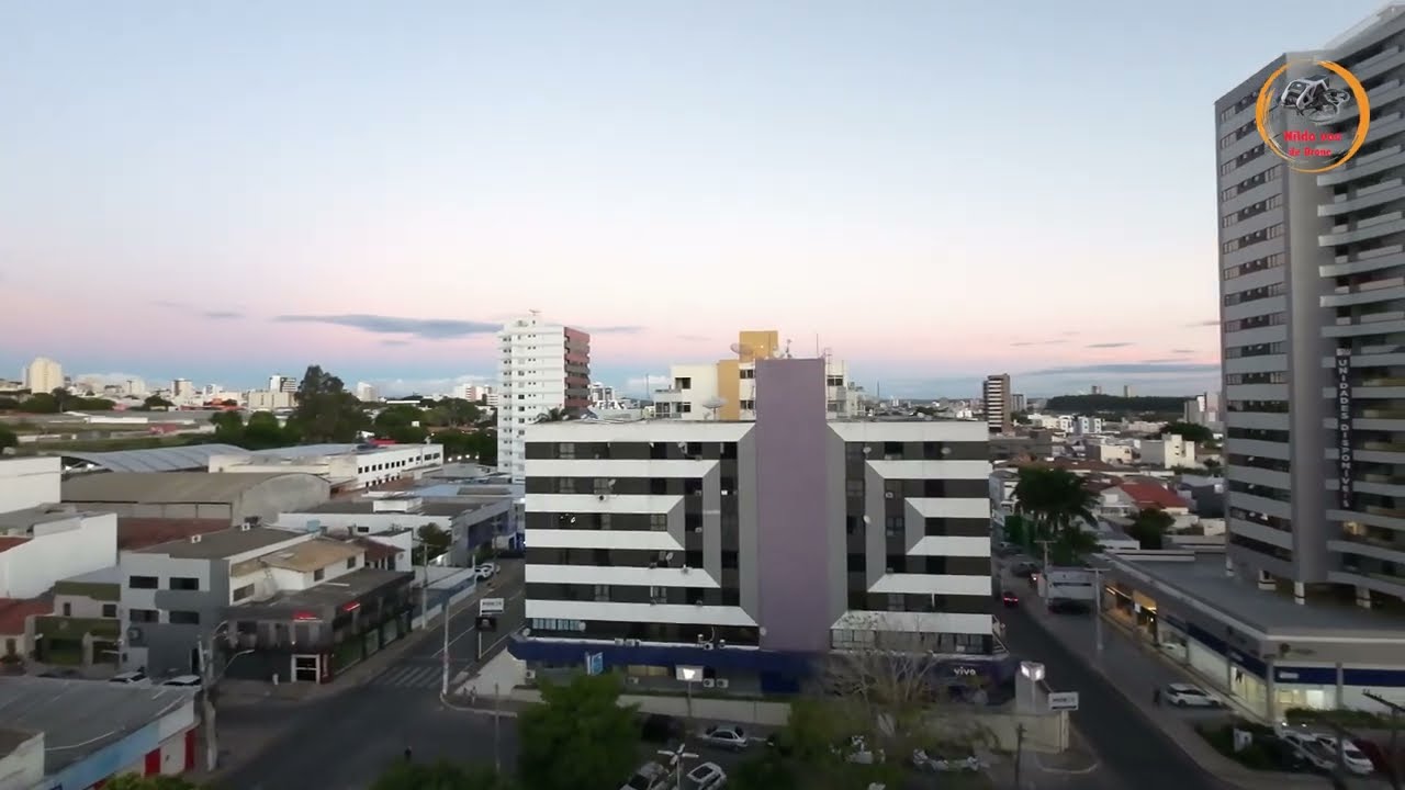 PRAÇA DO GIL VITÓRIA DA CONQUISTA AV SIQUEIRA CAMPOS #drone #dronevideo #voandobaixo