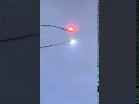 Self flashing 0805 chip LEDs