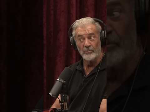 Mel Gibson talks about Mark Wahlberg’s sick dark side 🤣
