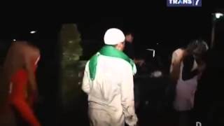 Download lagu Dua Dunia - Petilasan Nyi Ratu Gandasari [Kang Ujang di keroyok] 14 Mei 2014 mp3