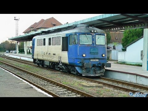 Old CFR Calatori 060-DA Shunting in Oradea Station [Autumn Edition]