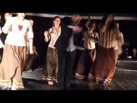 De Overlever   met Tata Mirando (Djangela Mirando)