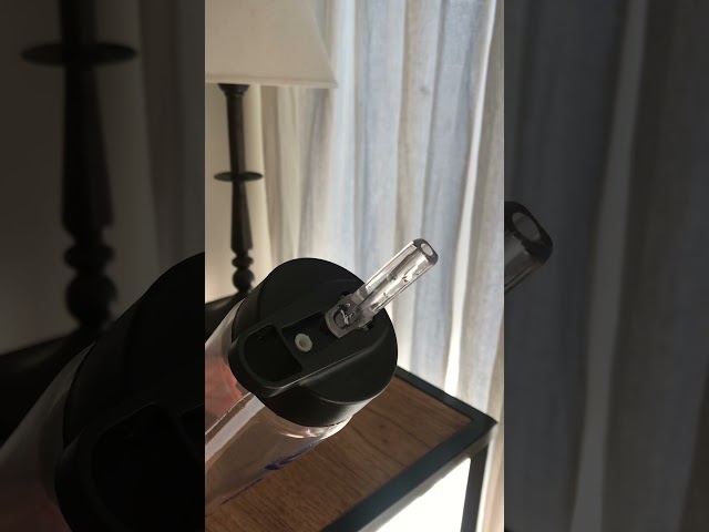 Vídeo relacionado con Hy-Pro Botella de plástico con licencia oficial del Real Madrid CF de 750 ml, botella de agua, 0,75 L, reutilizable, boquilla retráctil, ligera, botella deportiva, sin BPA, gran idea de regalo de